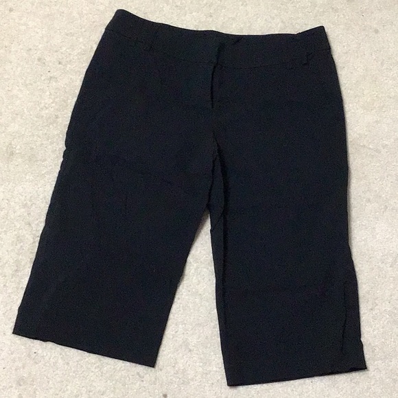 Selé Black Bermuda Shorts - Picture 1 of 4